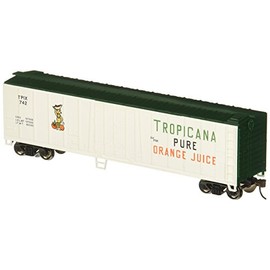 Bachmann Trains - 50' Steel Reefer - TROPICANA - WHITE & GREEN - HO Scale