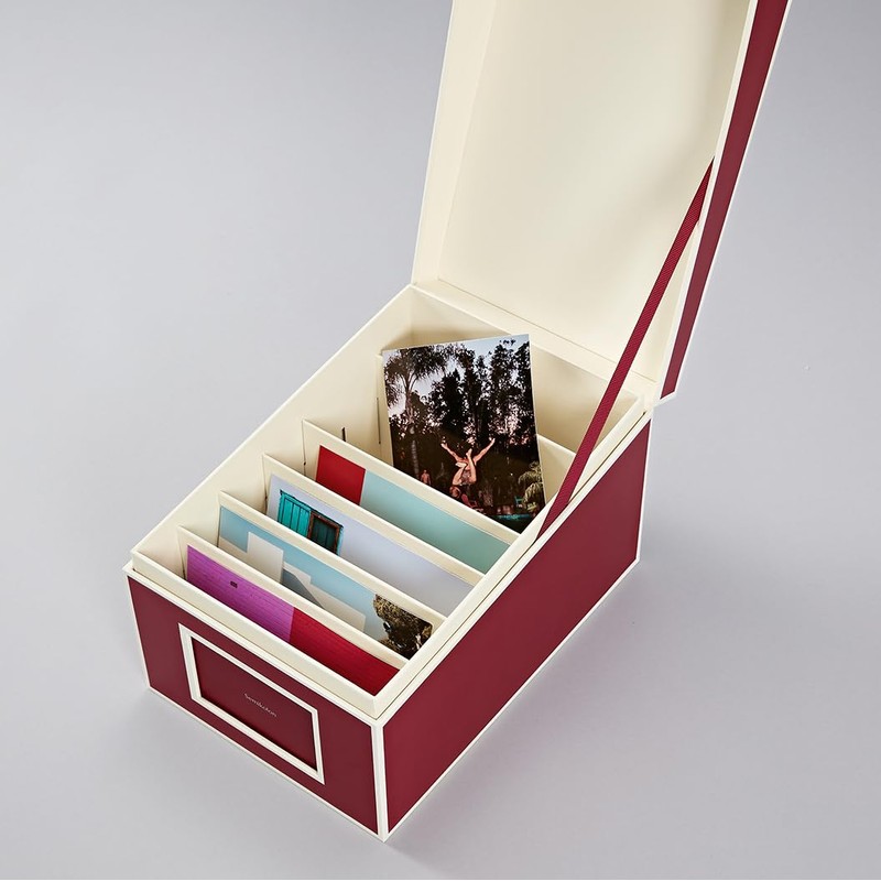 Semikolon CD & photobox in Bordeaux (dark red)