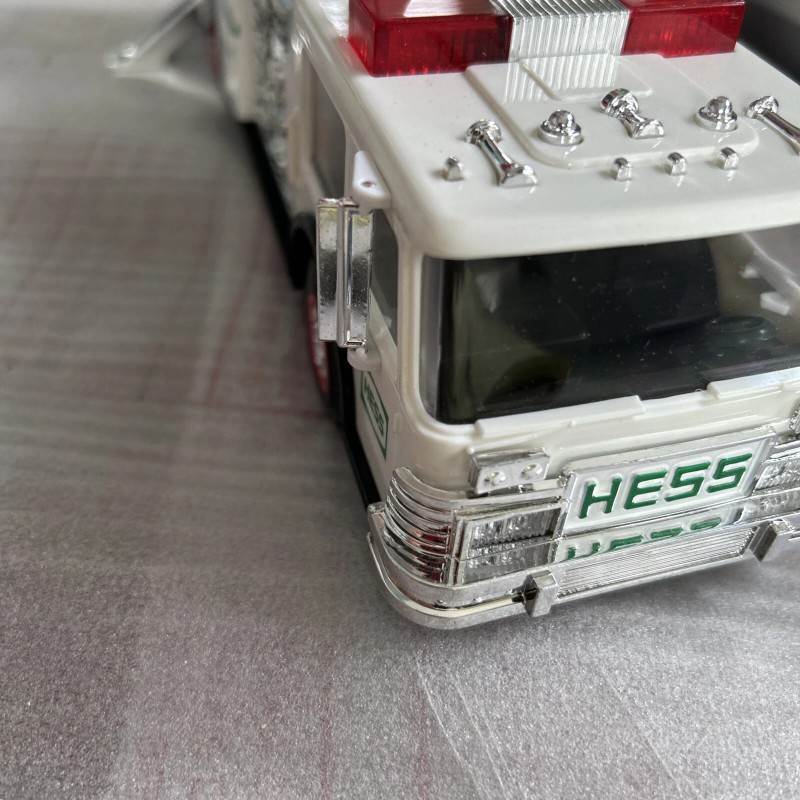 Hess Vintage 1989 Fire Truck Bank w/Lights, Flashers & Dual