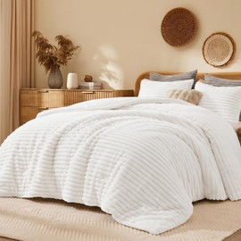 Quataly White Queen Comforter Set (3-Piece) – Cloud-Like Fleece Comforter (90"x90") with 2 Pillowcases, All-Season Luxury Bed Set