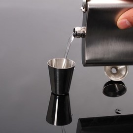 Zixrmor 1 x 304 Hip Flask and Funnel, 4 Small Cups, 8 oz.227 ml, Suitable for Carrying Alcohol, Made of Stainless Steel Hip Flask (Silver)