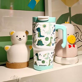 winiwo 22 oz Tumbler with Handle for Kids, Easy to Hold, Spill-proof, Insulated Cups with Sip/Swig 2-in-1 Lid, Fit Most Car Cup Holders,School, Home,travel,Green Dinosaur