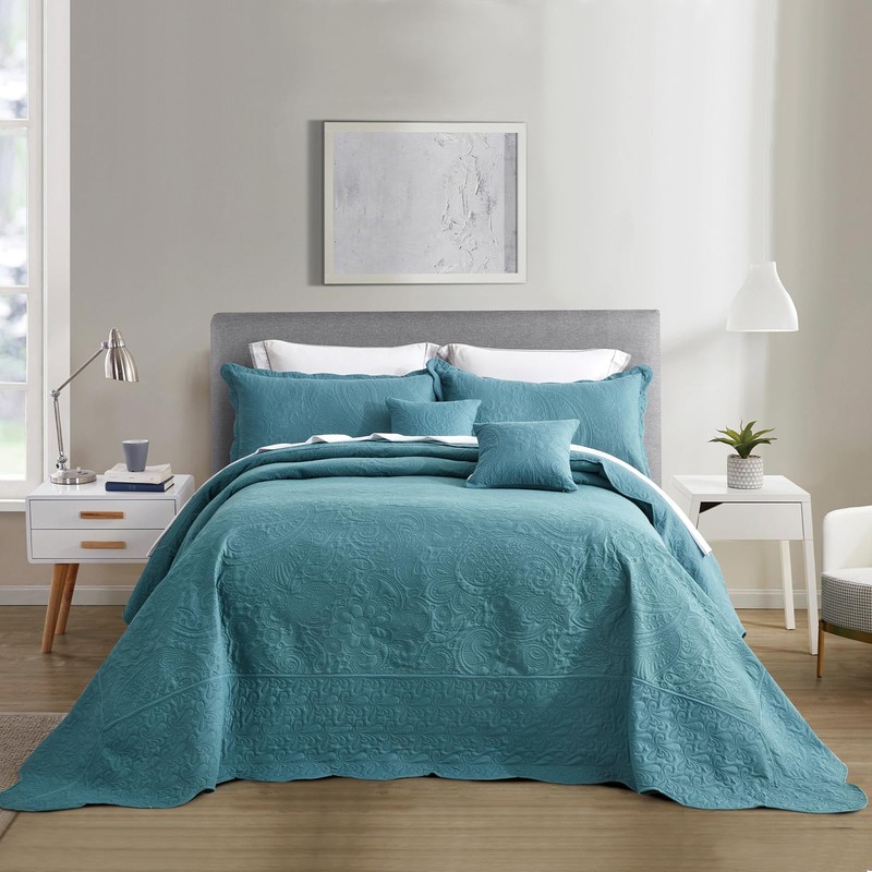 Blythease Oversized King Bedspread 128x120 Extra Wide, Ultrasonic Lightweight Bedding
