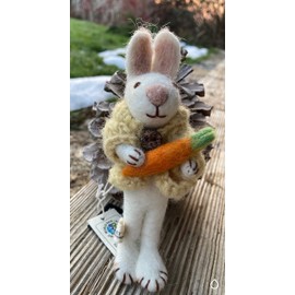 Én Gry & Sif Hand-Felted Easter Bunny with Ornament - Bunny - Felt Pendant - Easter Decoration - Fair Trade Handmade (White Rabbit with Carrot)