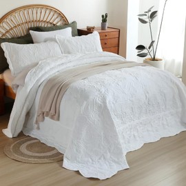 EVENHUG Oversized King Quilt California King Size Lightweight Bedding Set Reversible Bedspread Coverlets for All Seasons 3 Piece (White 120"x128")