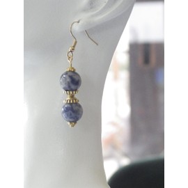 Ohrringe aus blauen Jaspisperlen und goldenen tibetischen Perlen