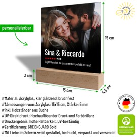 True Statements Acrylglas-Aufsteller im Design „Film Cover“ - personalisiertes Glasbild mit eigenem Bild - Fotogeschenk für sie & ihn - 15x18 cm, inkl. Holzständer - für Paare, Verliebte und Freunde