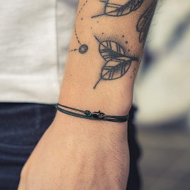 Made by Nami Thin Wrap Bracelet Men & Women with Lobster Hook Clasp Handmade - Maritime Surfer Jewellery - Minimalist Fabric Bracelet - 100% Waterproof & Adjustable (Emerald Black)