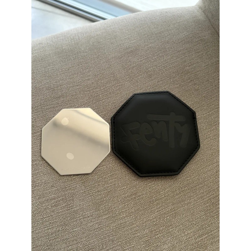 Fenty Beauty Mini Espejo Con Estuche Negro