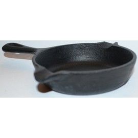 Black Iron Metal Skillet Wall Hanger Ashtray Miniture Decoration 4 7/8 X 6 1/4 X 7/8 Inch Bottom Painted White Cat with Pink Roses