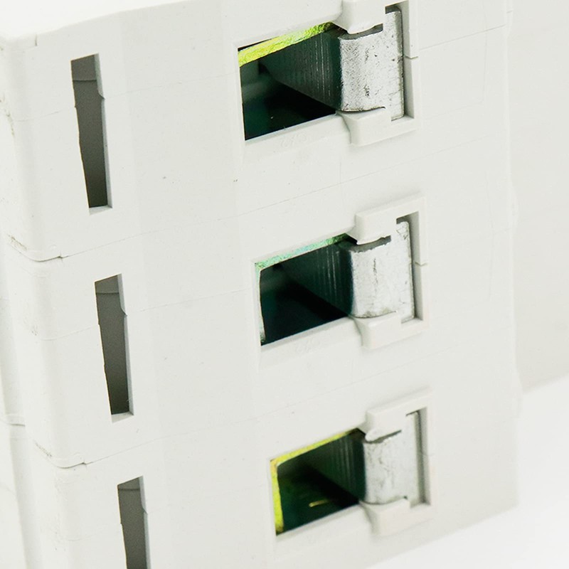 Dahszhi DIN Rail Mounted Circuit Breaker AC 400V 32A 3