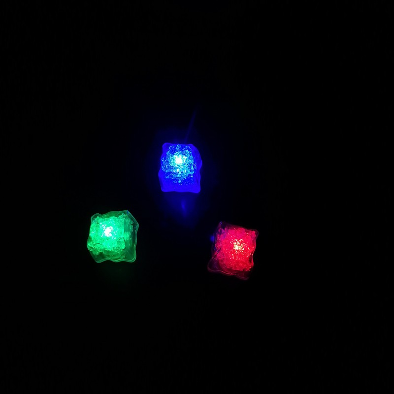 Mixology Flashing Ice Cubes 6 Pack