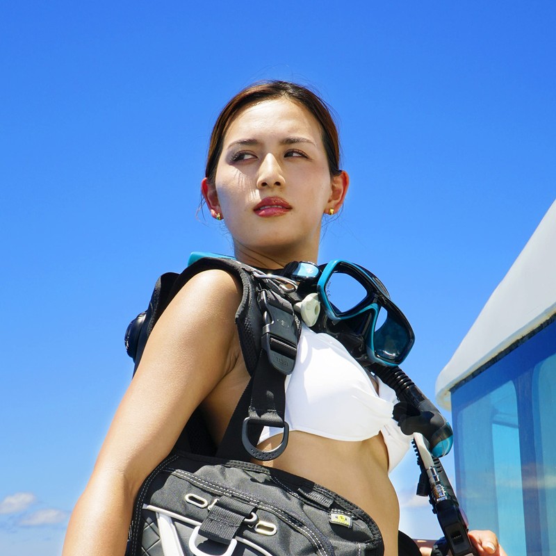 Tusa M-212 Ceos Clear Skirt Scuba Diving Mask - Cobalt