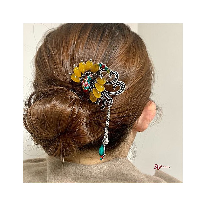 샵프리A Traditional Korean Bun Pin Hair Accessory with Cubic Decoration