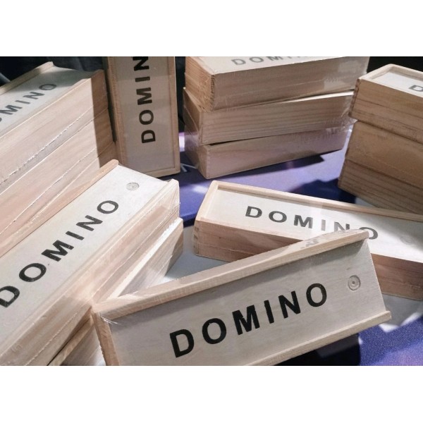 Deluxe Dominoes! New Wooden Box Style Set of (28) Dominoes!