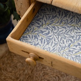 The Master Herbalist Fragrant FRESH LINEN Scented Drawer Liners in a BLUE WILLIAM MORRIS Design (ROLLED) | Pack of 5 Sheets | Contains Essential Oils | Made in the UK
