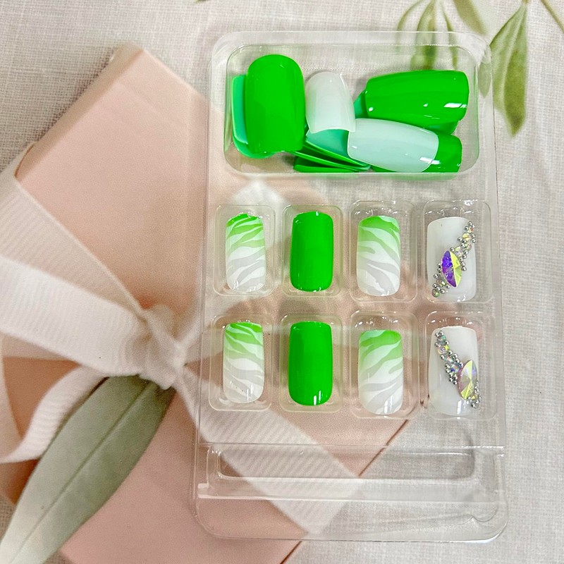 Green Press on Nail Short Square Artificial Acrylic Nails White