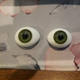 Global 24mm Green Glass Flat Eyes