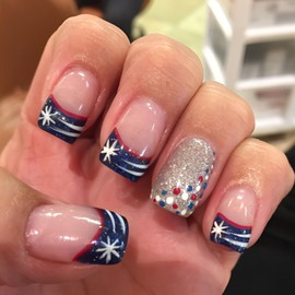 24Pcs Independence Day Themed French Tip Press on Nails, July 4th Glitter Glossy Fake Nails, Natural Full Coverage Acrylic Nails for Women Independence Day Nail Gifts