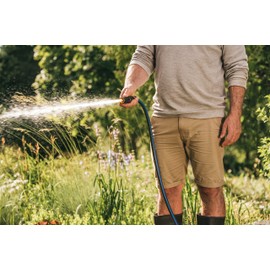 Fiskars Hose Du?sen Starter Kit, SoftGrip, with Hose Nozzle, Tap Connector Multi and Hose Connectors, Diameter 1.3-1.5 cm (1/2-5/8 Inch), Black/Orange/Blue, 1027091