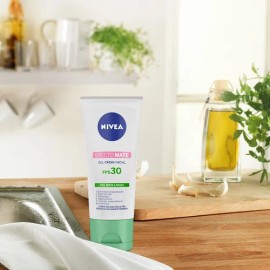 Crema Facial Hidratante Nivea Efecto Mate Con Fps 30 50 Ml Tipo de piel Mixta a grasa