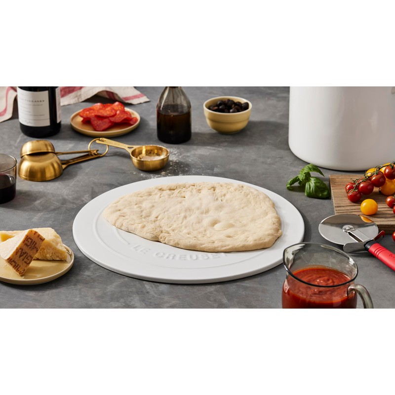 Le Creuset Stoneware Round Pizza Stone, 15 in., Oyster