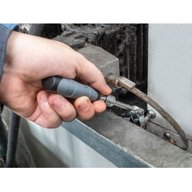 VIGOR Telescopic Reversible Ratchet Handle V6614N, 1/4 Inch Square, Extendable from 175-225 mm, 180 Degree Swivel Head, 4 Degree Operating Angle