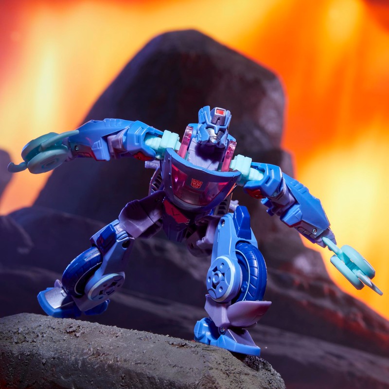 Transformers Legacy United Deluxe Class Cyberverse Universe Chromia, 5.5-inch Converting
