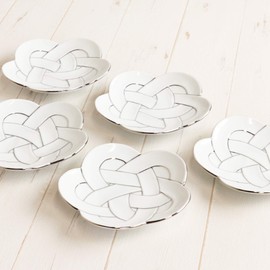 New Year Tableware, Japanese Tableware, Dish, 5.9 inches (15 cm), Lucky Charm, Arita-yaki, Plum Musubi, Platinum Wire, Silver, Medium Plate, Set of 5, Presentation Box Included