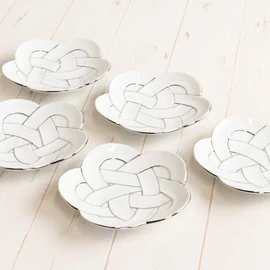 New Year Tableware, Japanese Tableware, Dish, 5.9 inches (15 cm), Lucky Charm, Arita-yaki, Plum Musubi, Platinum Wire, Silver, Medium Plate, Set of 5, Presentation Box Included