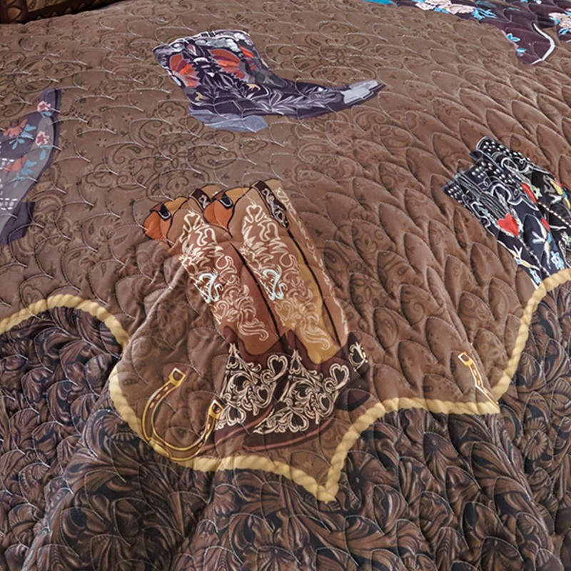BLACK FOREST DECOR Boots & Spurs Quilt Bed Set -