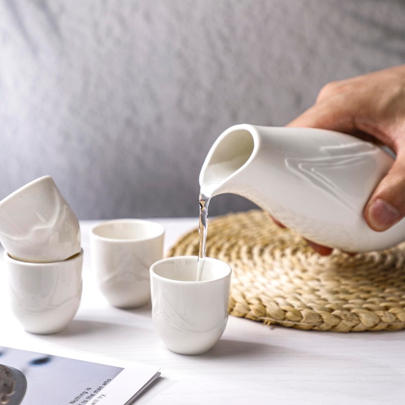 5 Pieces Japanese Sake Set,Ceramic Sake Set with 1 Tokkuri