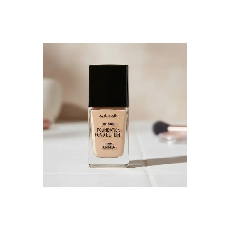 Wet N Wild Photo Focus Dewy Foundation - Base De