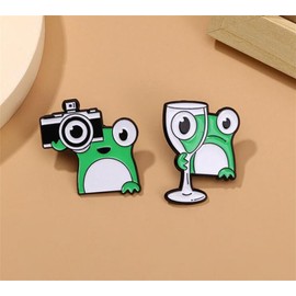 sunruchao 2pcs Frog Brooch Set Cartoon Animal Brooch Badges Cute Lapel Pin Frog Button Badge Enamel Pin Badge Creative Brooch Badge Decoration Pin Lapel Pin Collar Pin Jewelry Accessories Gift