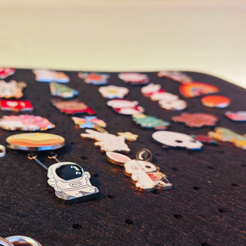 miiinaps Black 6 Binder Enamel Pin Display Bag,Pin Books For