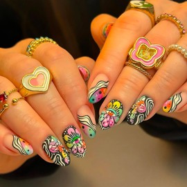 Onsdag Press on Nails Oval Shaped Glossy Full Cover Acrylic French Short False Nails with Designs Artificial Oval Fake Nails with Charms Glue Stick ons Fingernails for Women Girls(JB832)