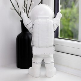 Darthome Standing Astronaut Figure White Resin Novelty Spaceman Top Of The World Ornament