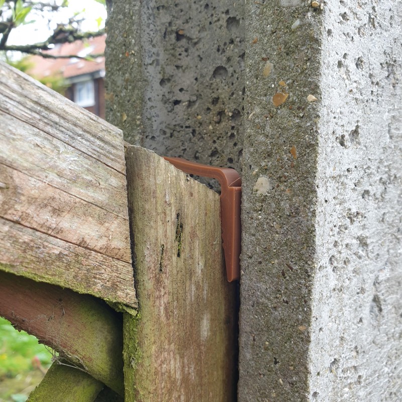 Fence panel anti wobble clips x 10