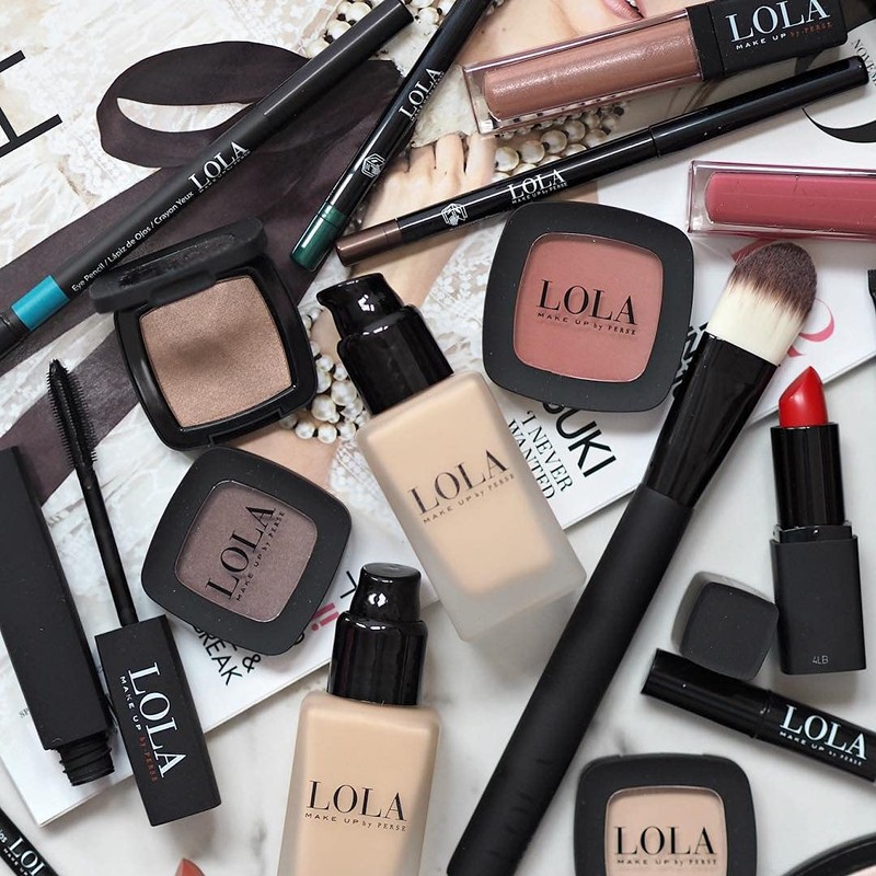 LOLA Travel Face Brush - Makeup Brush, Professional Brush, Foundation,