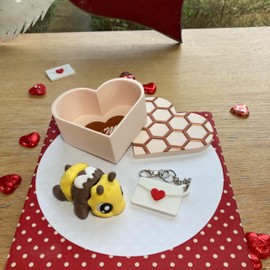 Adorable 3D Printed Bee Fidget Toy & Love Letter Keychain Set in Heart Case. Perfect valentines gift for a loved one (Standard, Large)