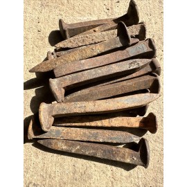 CLAVOS DE LINEA DE TREN -EBBO IFA-ORULA. RAILROAD NAILS. RELIGION YORUBA-SANTOS.