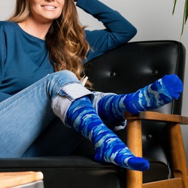 Howard's Knee High Medical Compression Socks 15-20mmHg for Women & Men (S/M, Blue Camo)