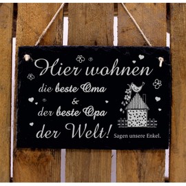 Door Sign with German Text "Hier wohnen die beste Oma & der beste Opa der Welt" ("Hier wohnen die beste Oma & der beste Opa der Welt") Door Decoration Engraved Slate 22 x 16 cm Black