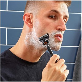 Gillette ProGlide Razor Blades Men, Pack of 8 Razor Blade Refills with Precision Trimmer, 5 Anti-Friction Blades (Packaging May vary)