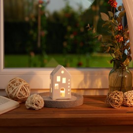 Relaxdays Ceramic Tea Light House, Light House for 1 Tea Light, H x W x D: 12 x 7 x 6 cm, Tea Light Holder House, White, 6 cm