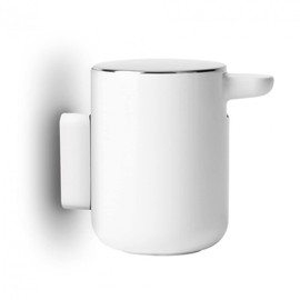 バスソープポンプ 壁