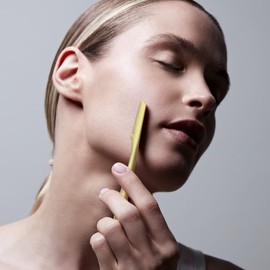 ZWILLING Facial Hair Razor with Razor Blade (for Precise Removal of Hair on the Face, Hygienic and Thorough), Premium, Stainless Steel, Gold