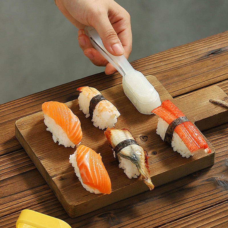 GUANGJIA 4Pcs Plastic Kitchen Sushi Making Mould Simple Nigiri Sushi