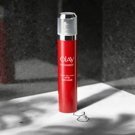 Olay Regenerist 3Point Firming Anti-Ageing Day SPF30 Lightweight Moisturiser, 50ml