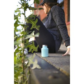 que Bottle | Designed for Travel and Outdoor. Collapsible Water Bottle - Food-Grade Silicone/BPA Free/Lightweight/Eco-Friendly - 20oz (Misty Mint)